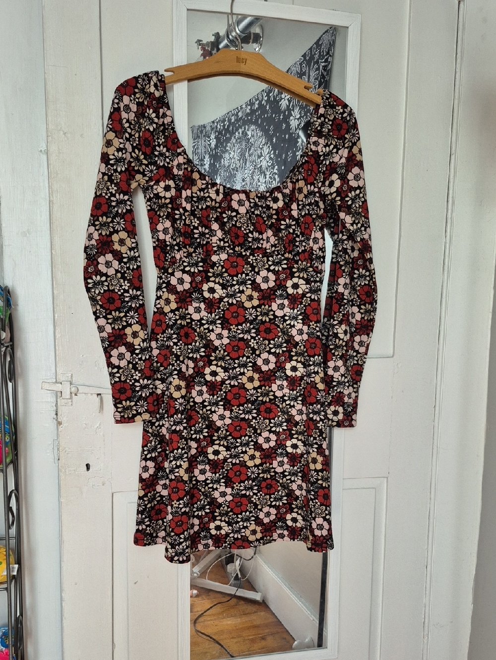 Floral Scoop-Neck Long-Sleeve Dress in Red and Pink